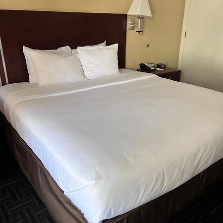 Quality Inn Fresno Near University Bagian luar foto