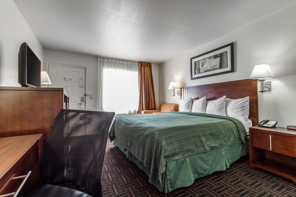Quality Inn Fresno Near University Bagian luar foto