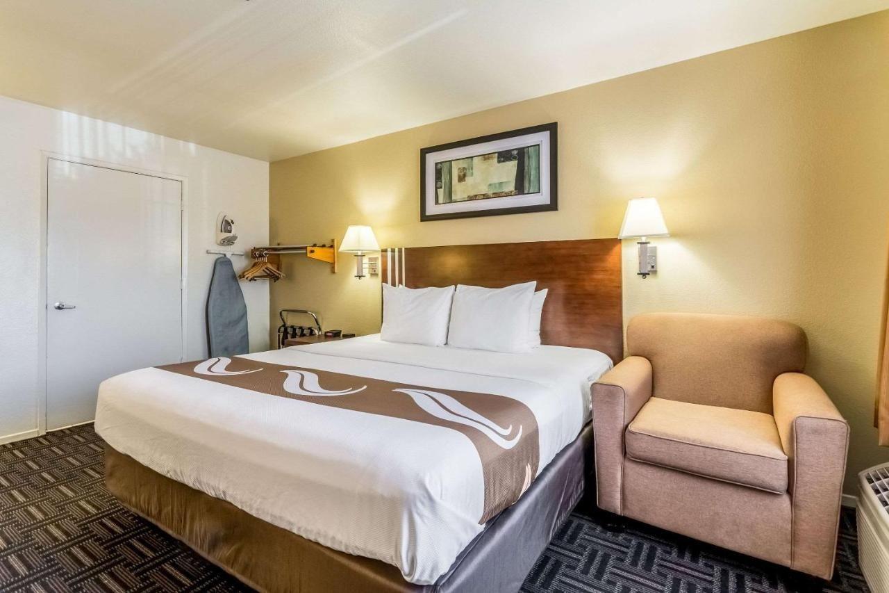 Quality Inn Fresno Near University Bagian luar foto