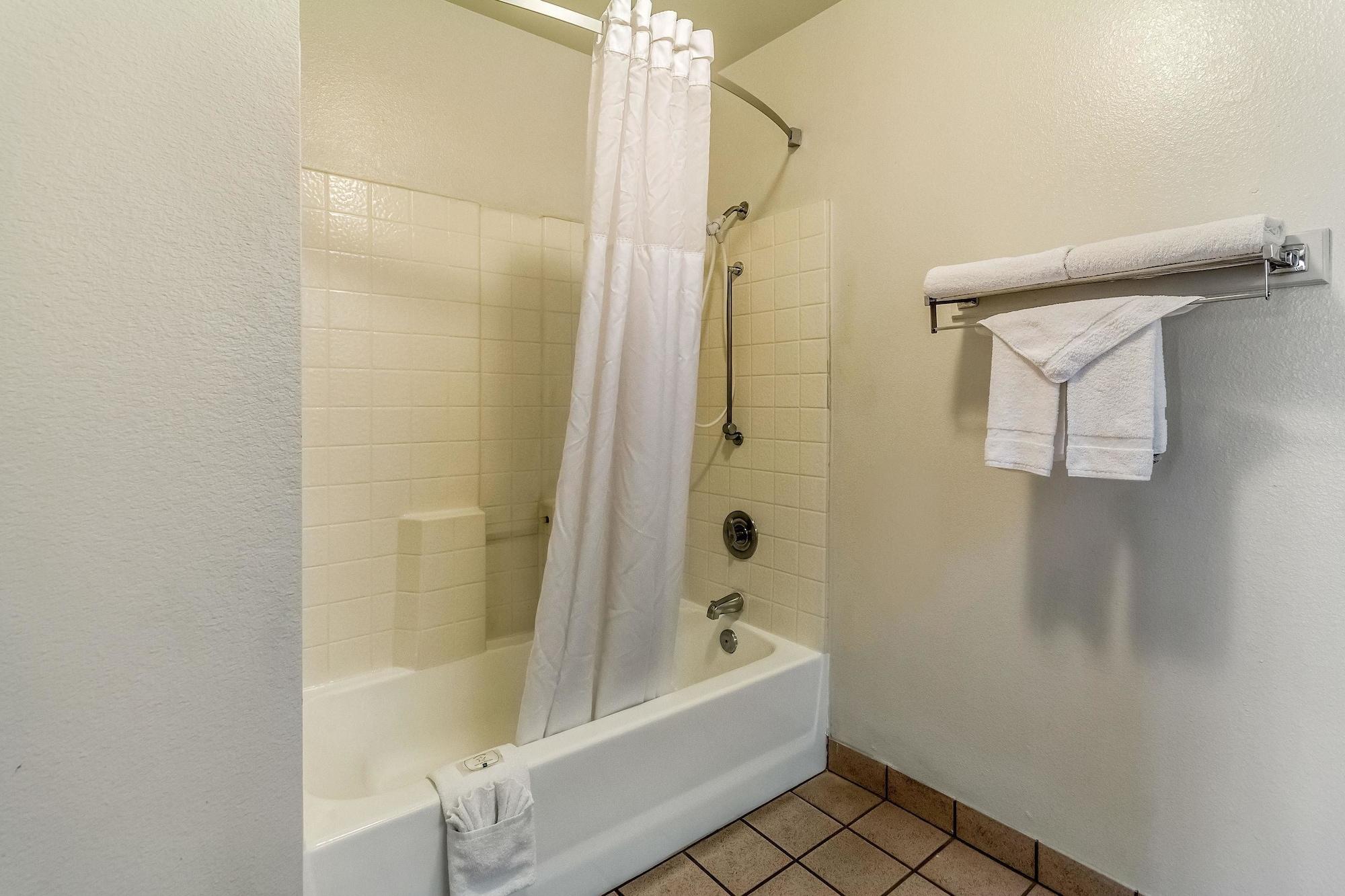 Quality Inn Fresno Near University Bagian luar foto