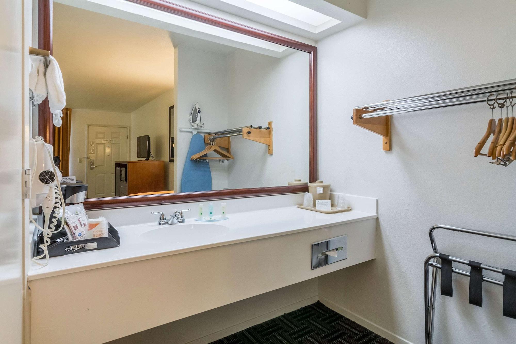 Quality Inn Fresno Near University Bagian luar foto