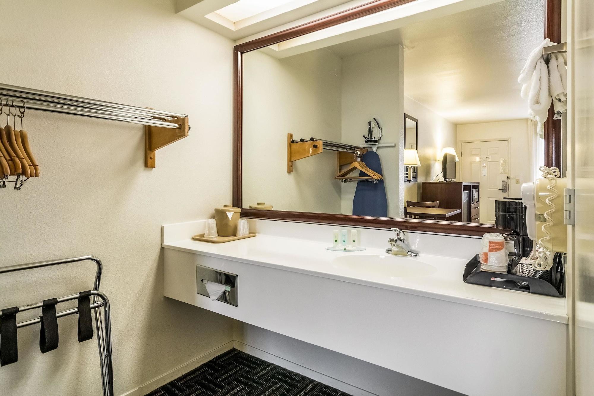Quality Inn Fresno Near University Bagian luar foto