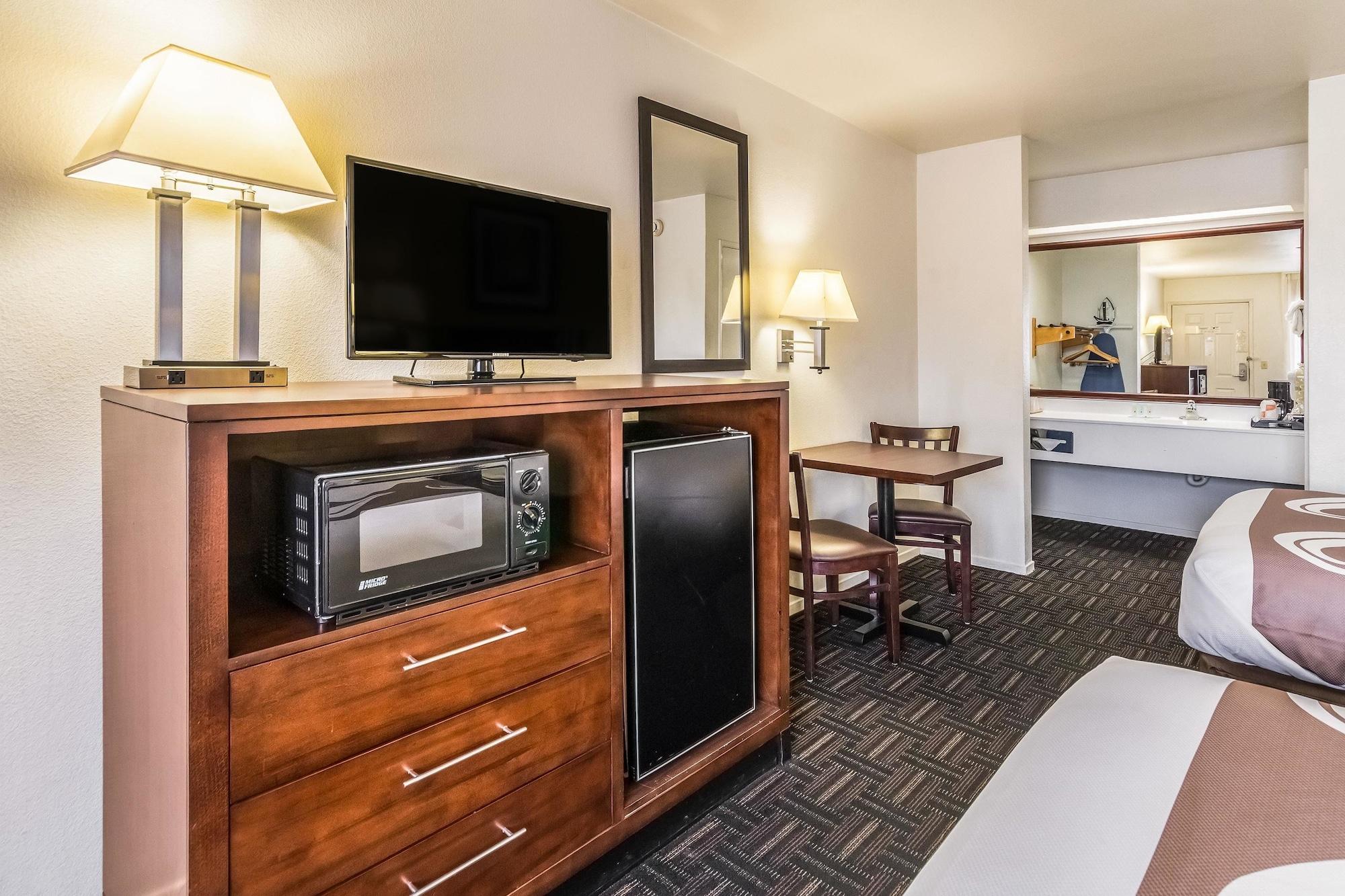 Quality Inn Fresno Near University Bagian luar foto