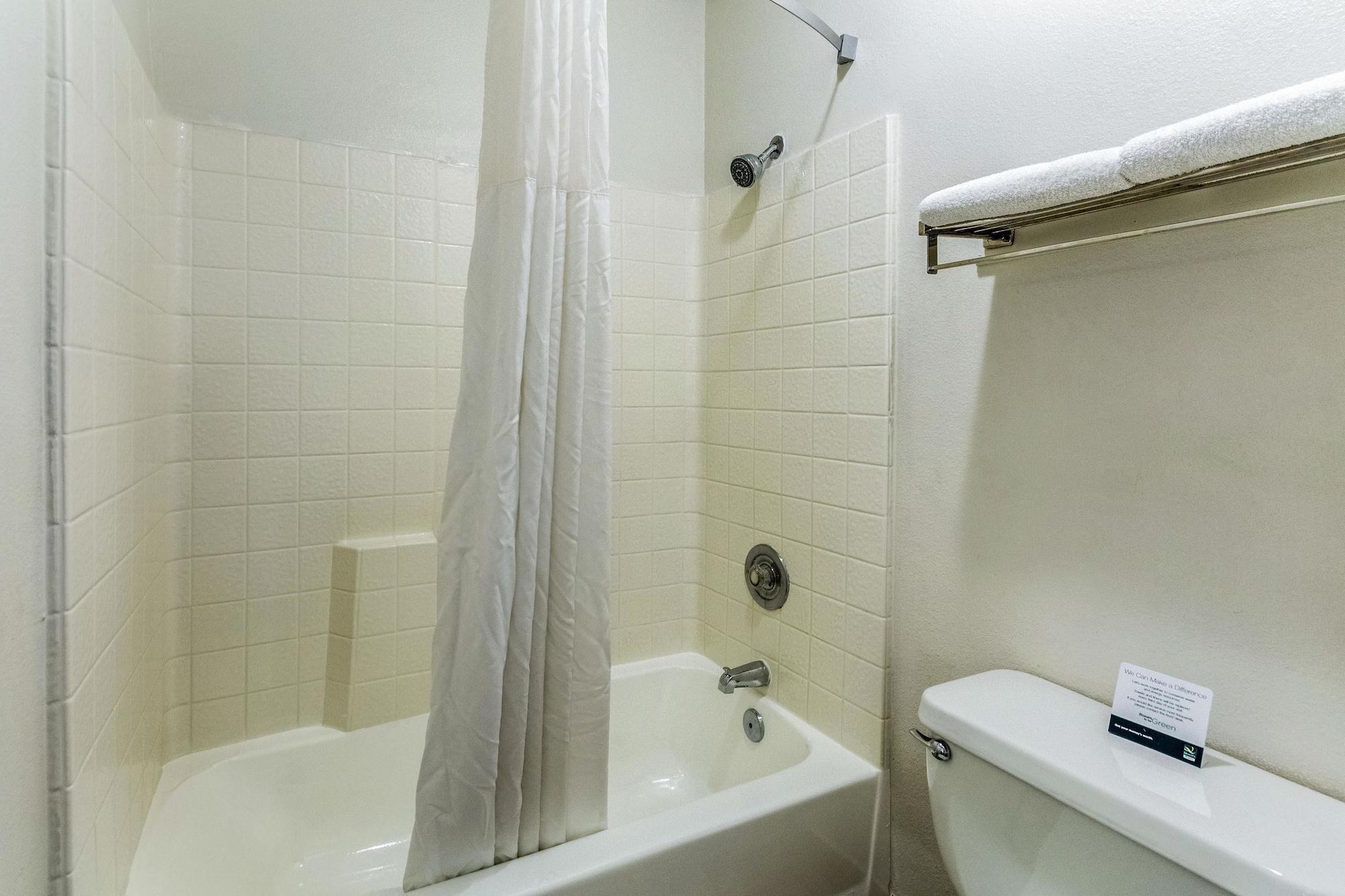 Quality Inn Fresno Near University Bagian luar foto