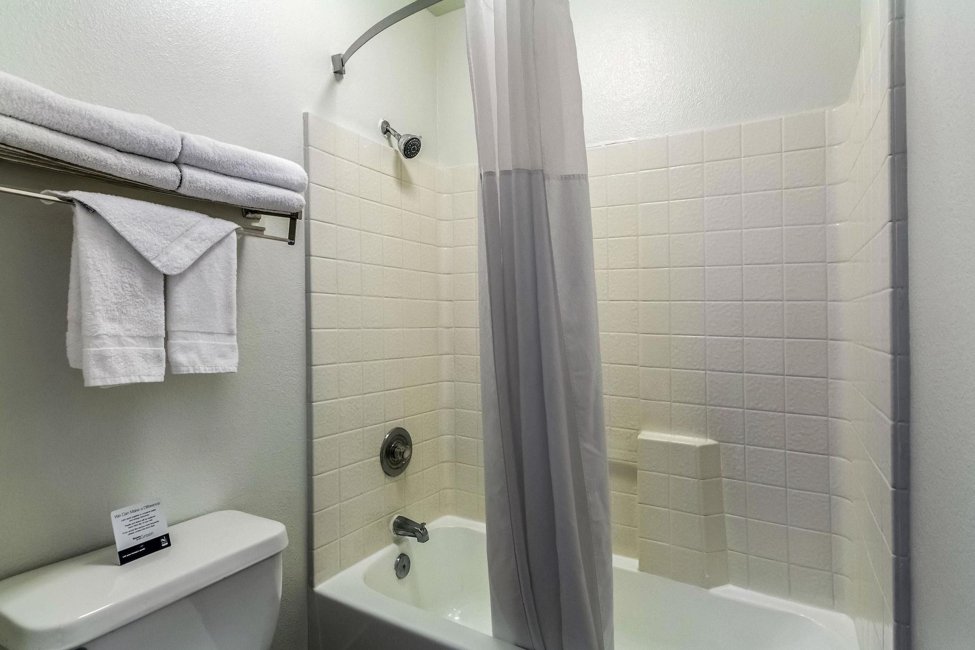 Quality Inn Fresno Near University Bagian luar foto