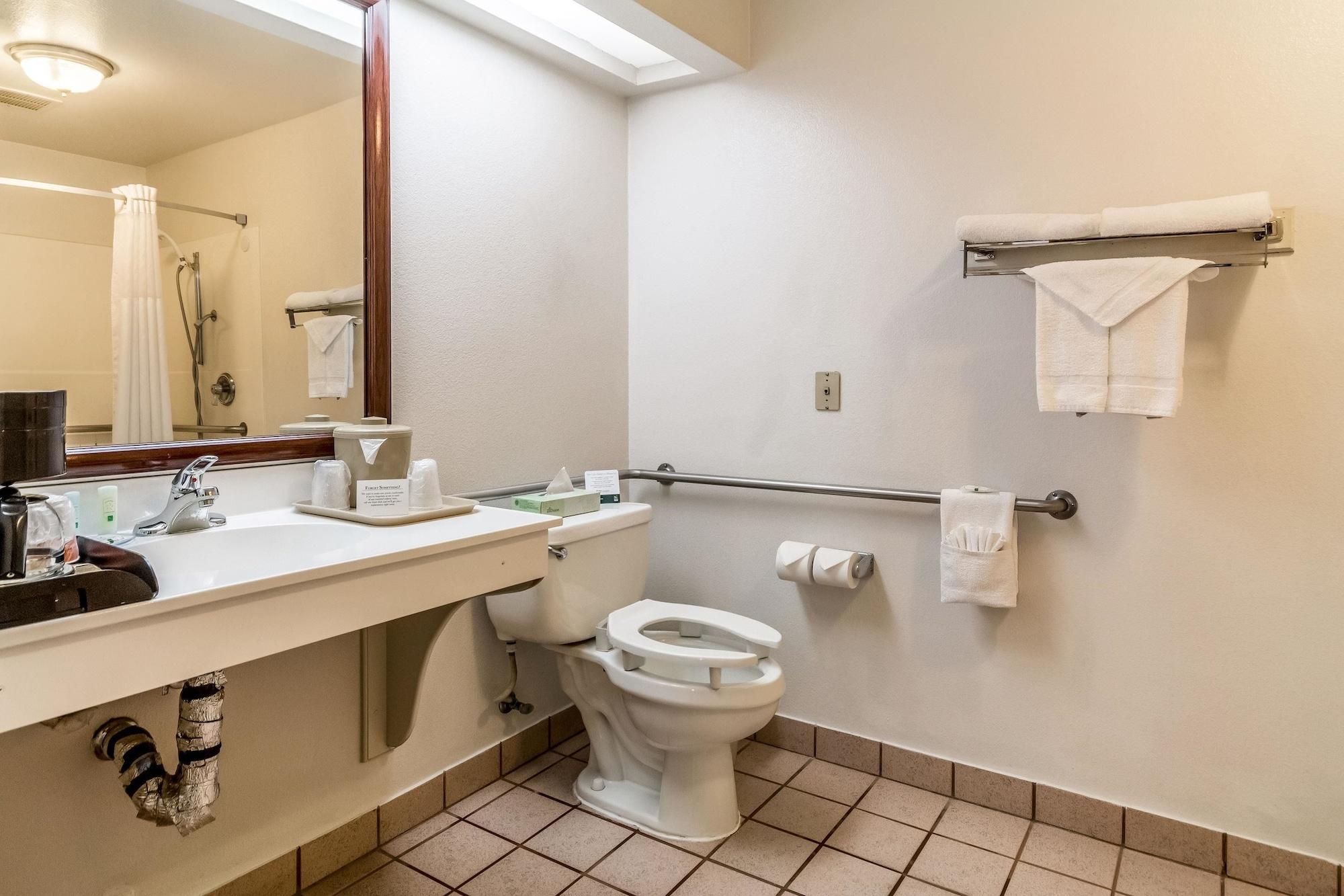Quality Inn Fresno Near University Bagian luar foto