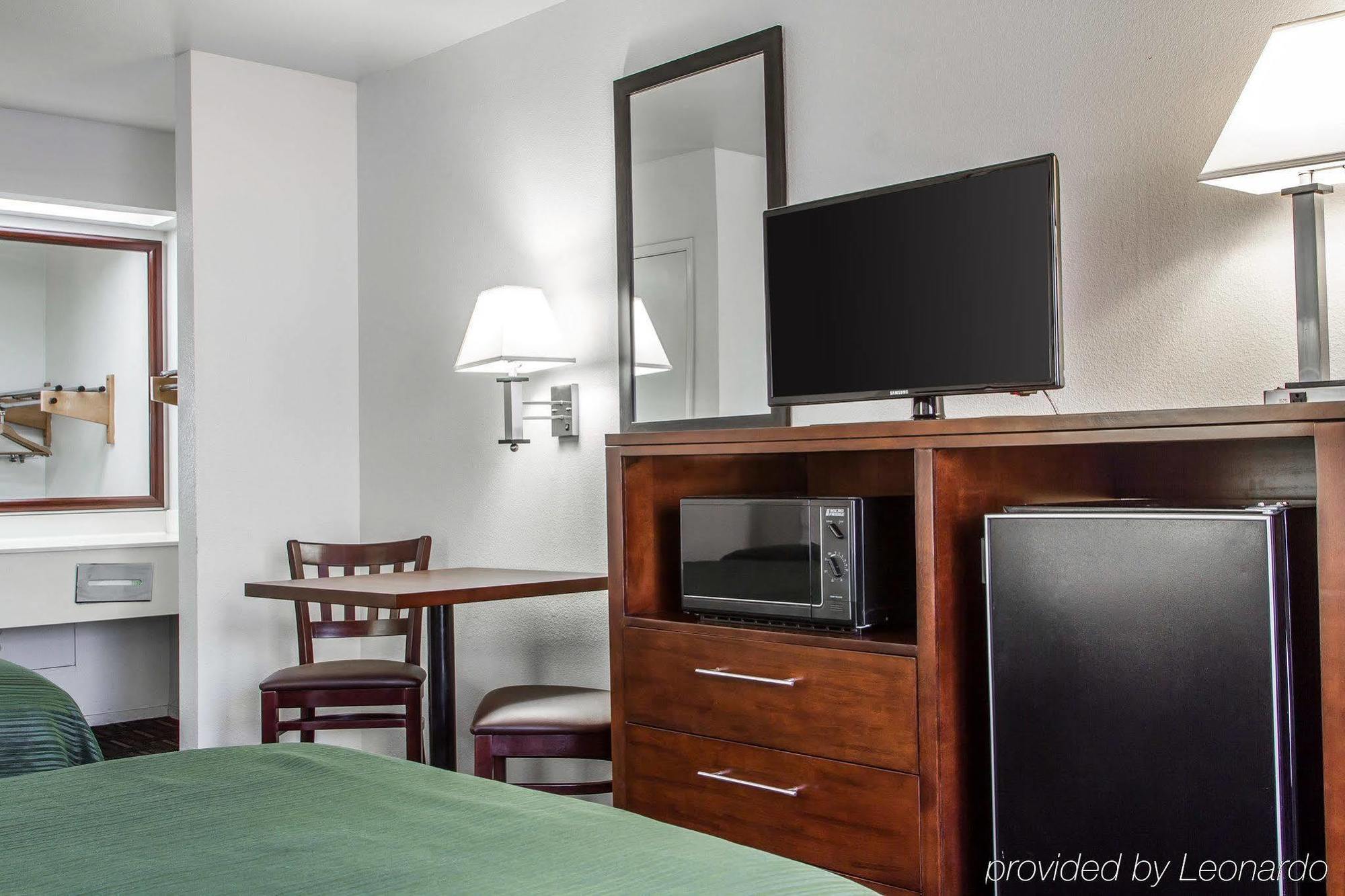 Quality Inn Fresno Near University Bagian luar foto