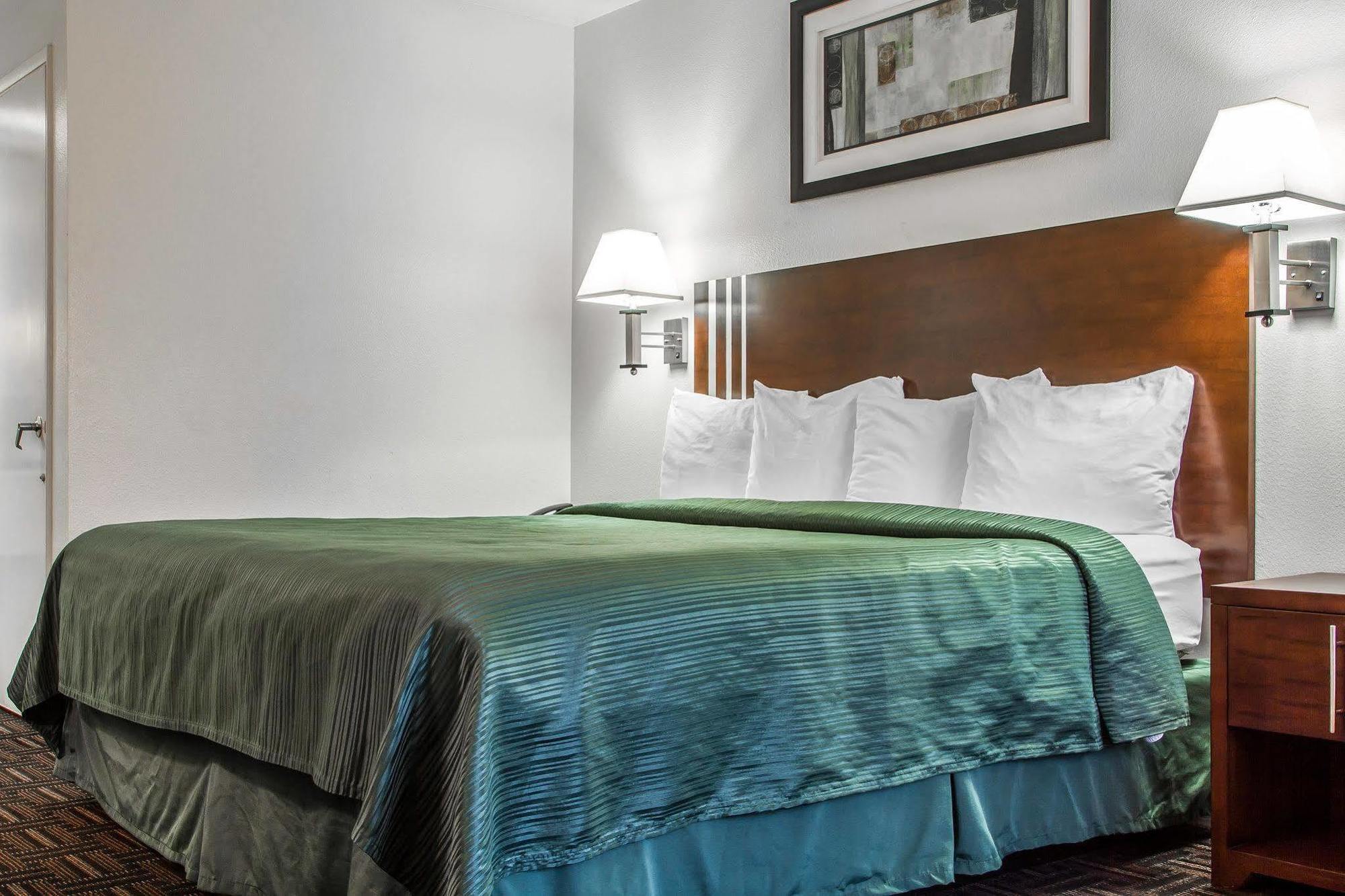 Quality Inn Fresno Near University Bagian luar foto