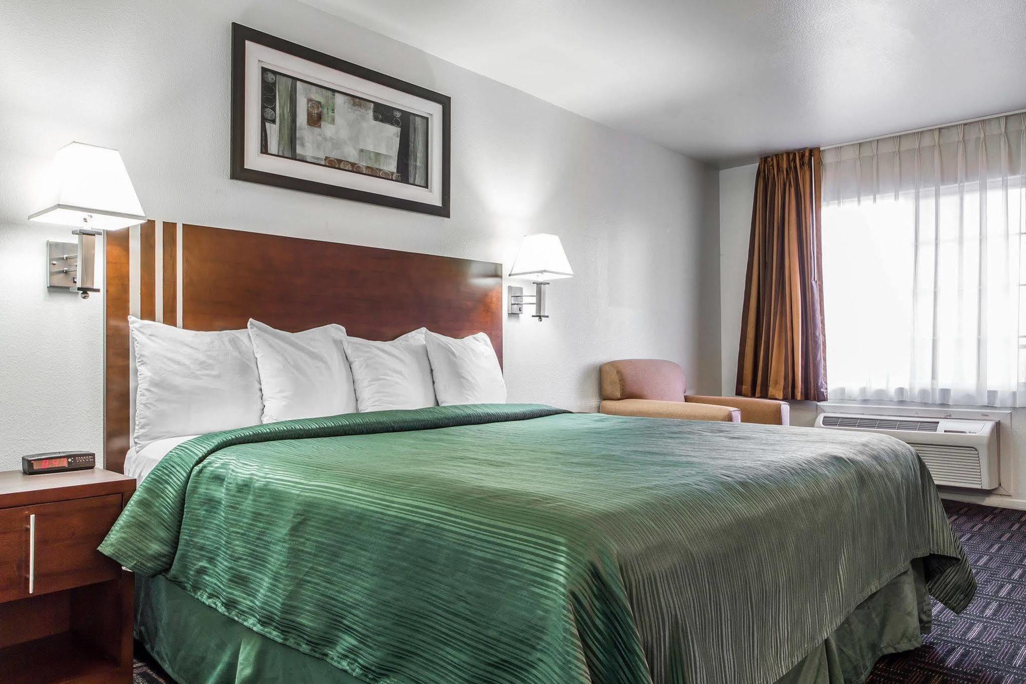 Quality Inn Fresno Near University Bagian luar foto