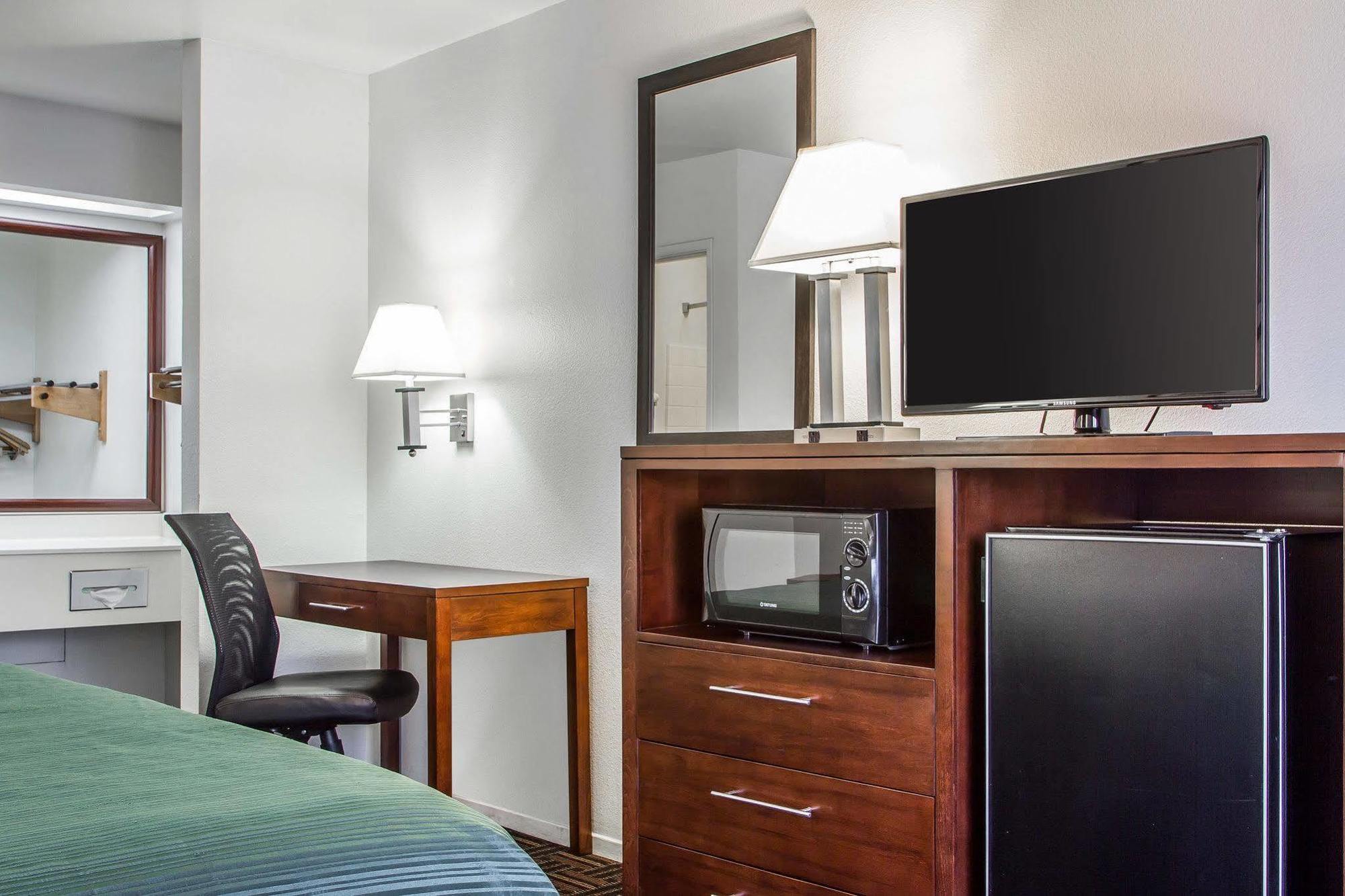 Quality Inn Fresno Near University Bagian luar foto