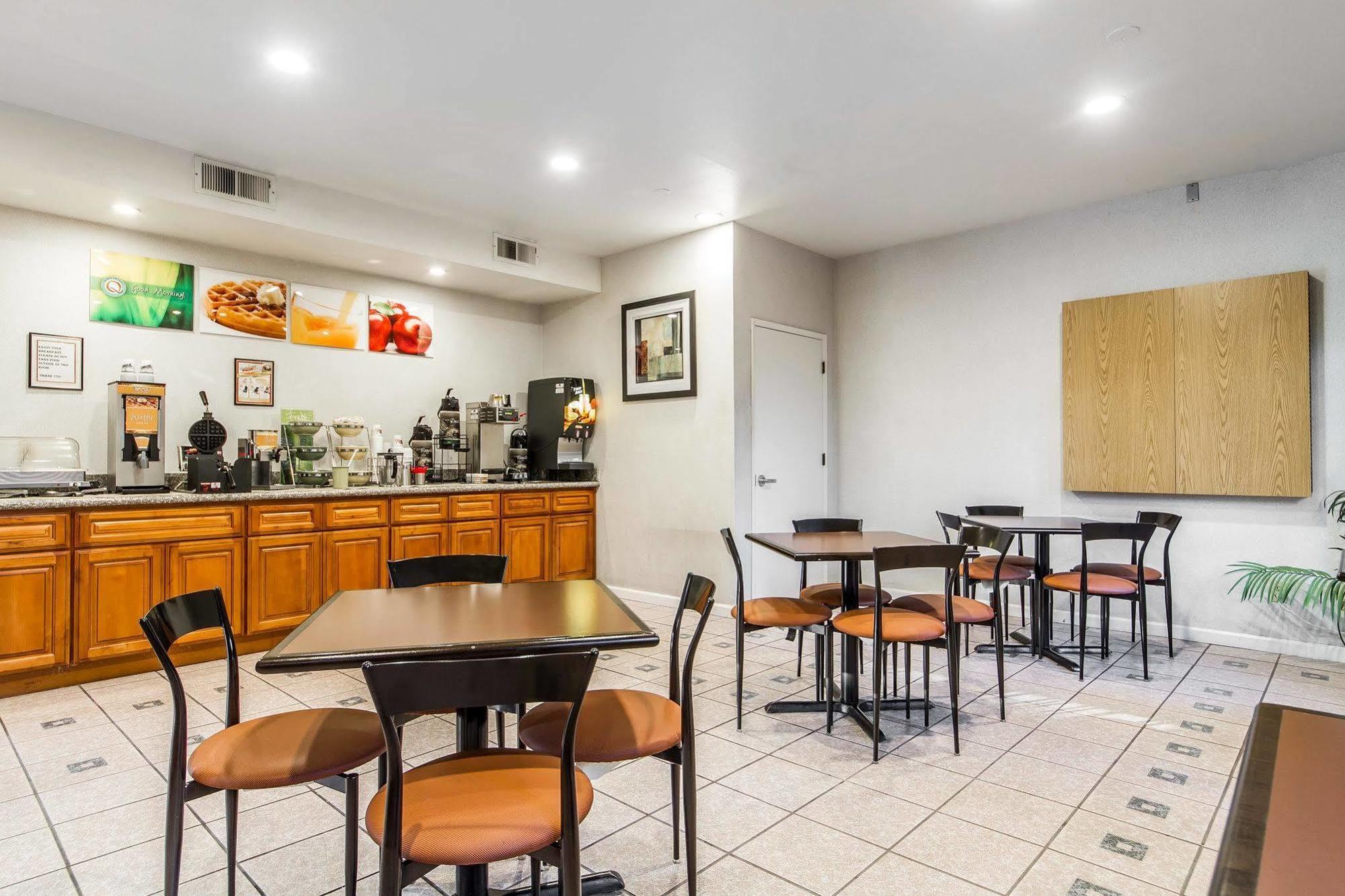 Quality Inn Fresno Near University Bagian luar foto