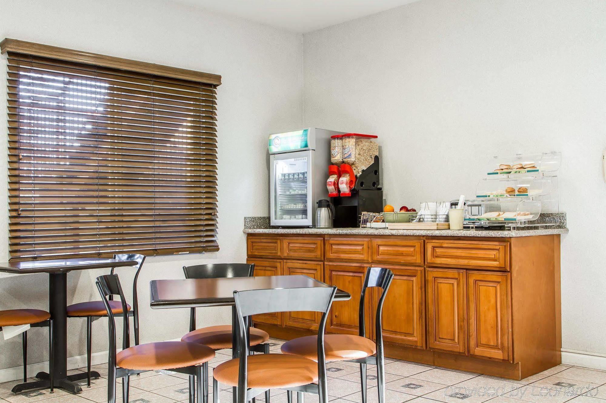 Quality Inn Fresno Near University Bagian luar foto