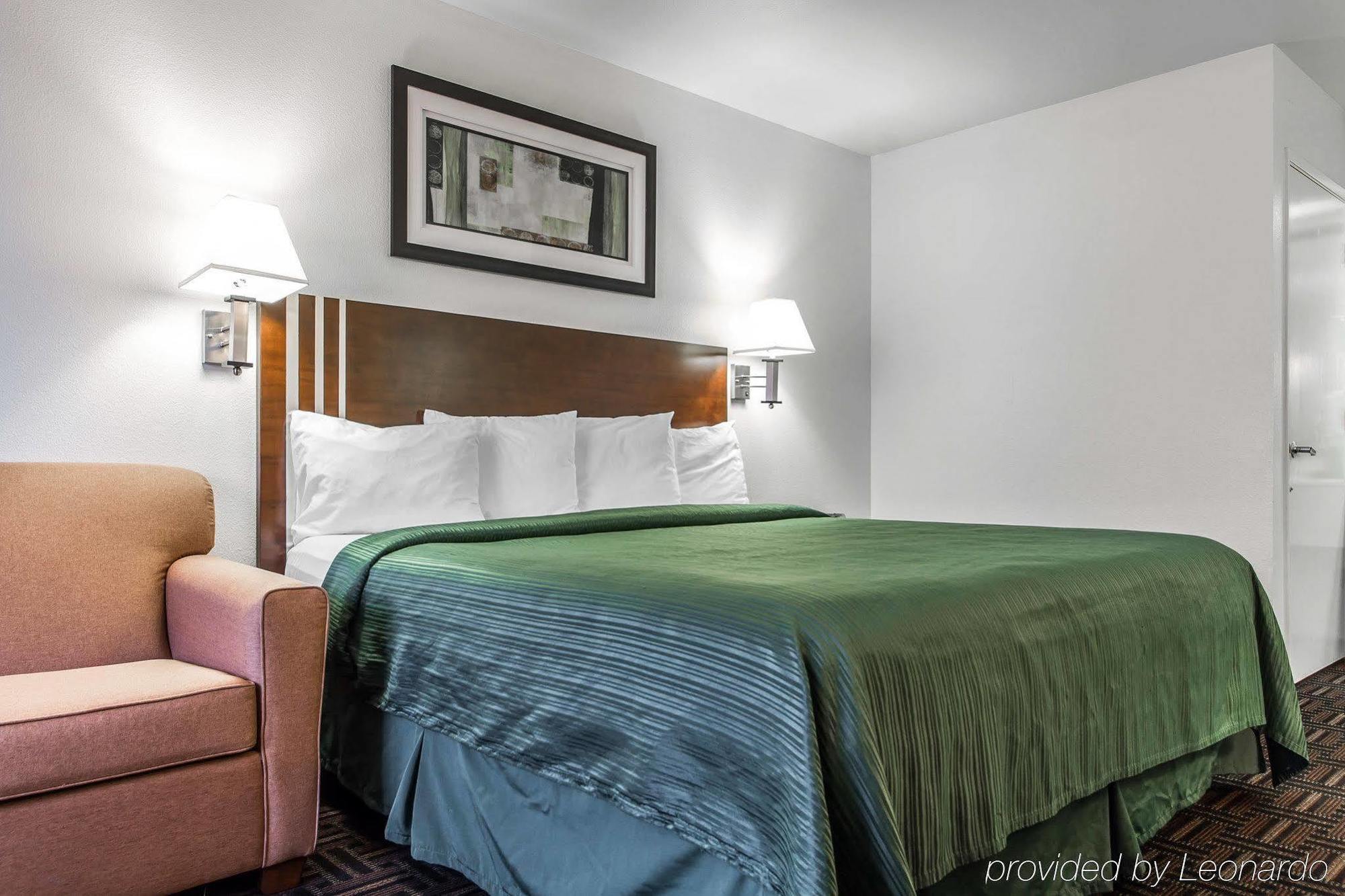 Quality Inn Fresno Near University Bagian luar foto