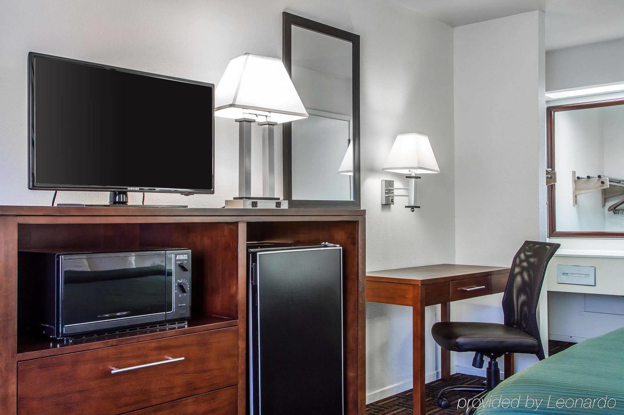 Quality Inn Fresno Near University Bagian luar foto