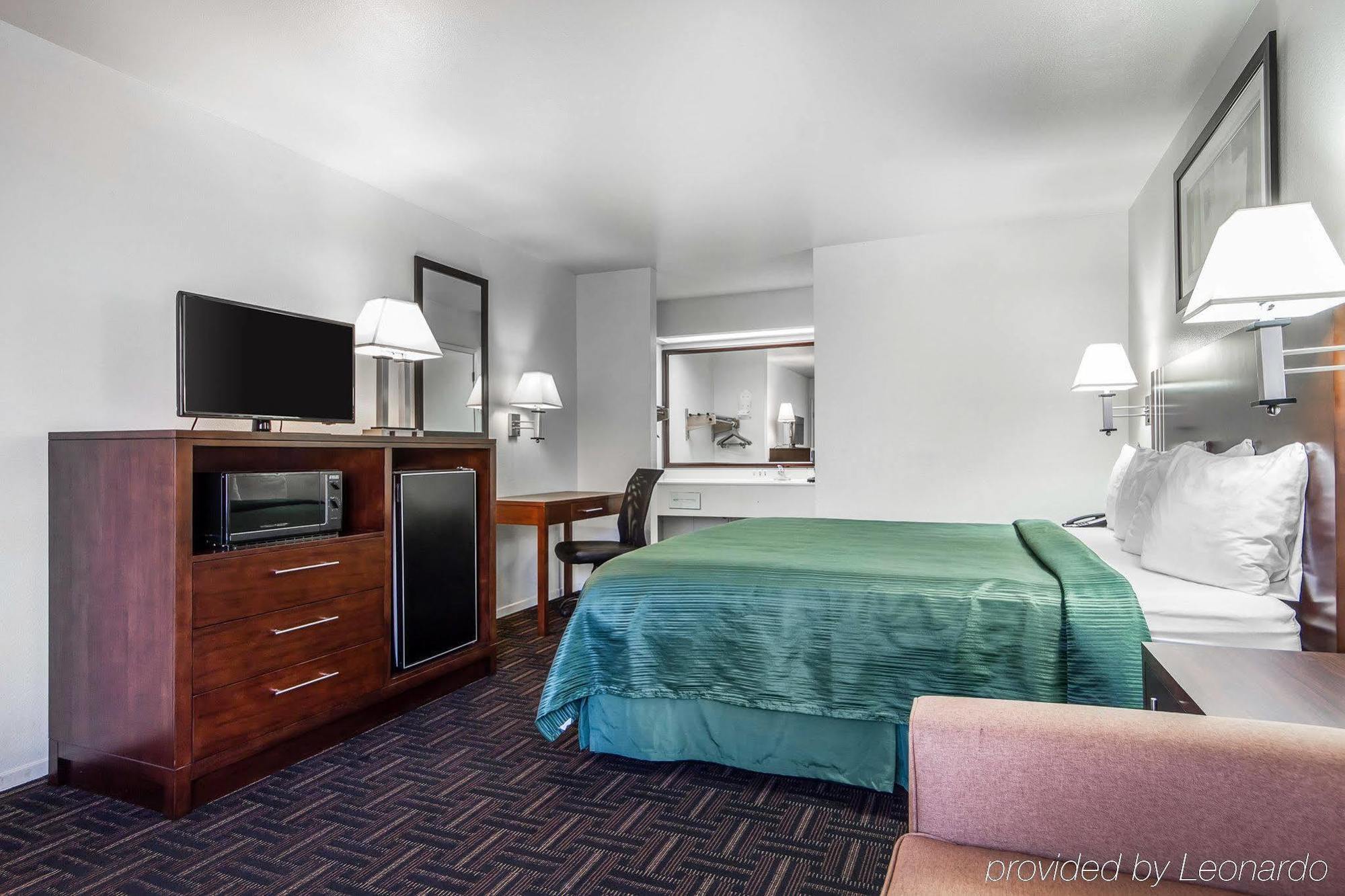 Quality Inn Fresno Near University Bagian luar foto