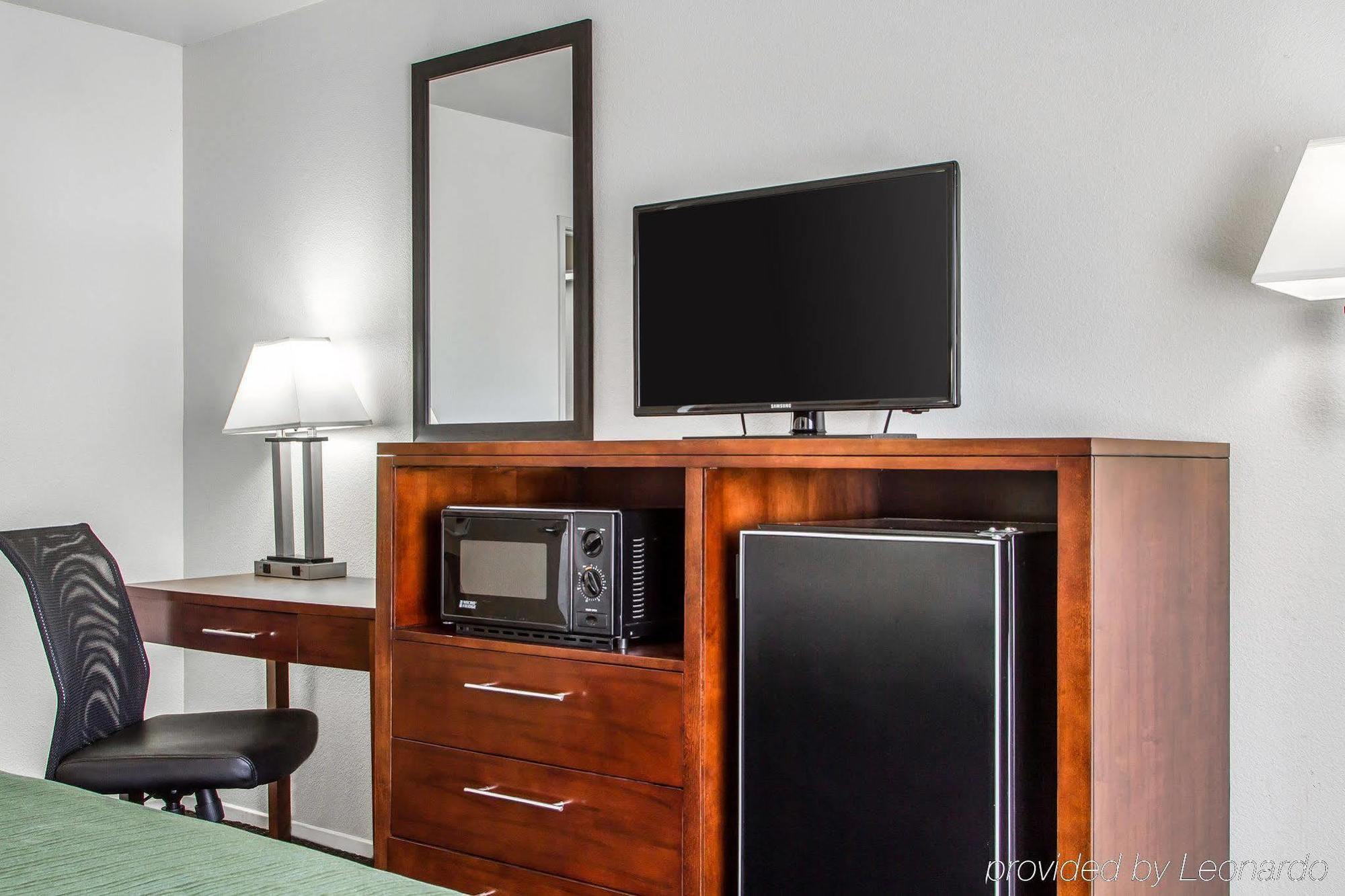 Quality Inn Fresno Near University Bagian luar foto