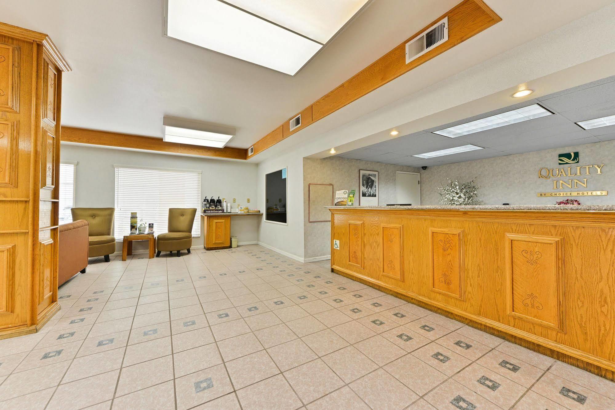 Quality Inn Fresno Near University Bagian luar foto