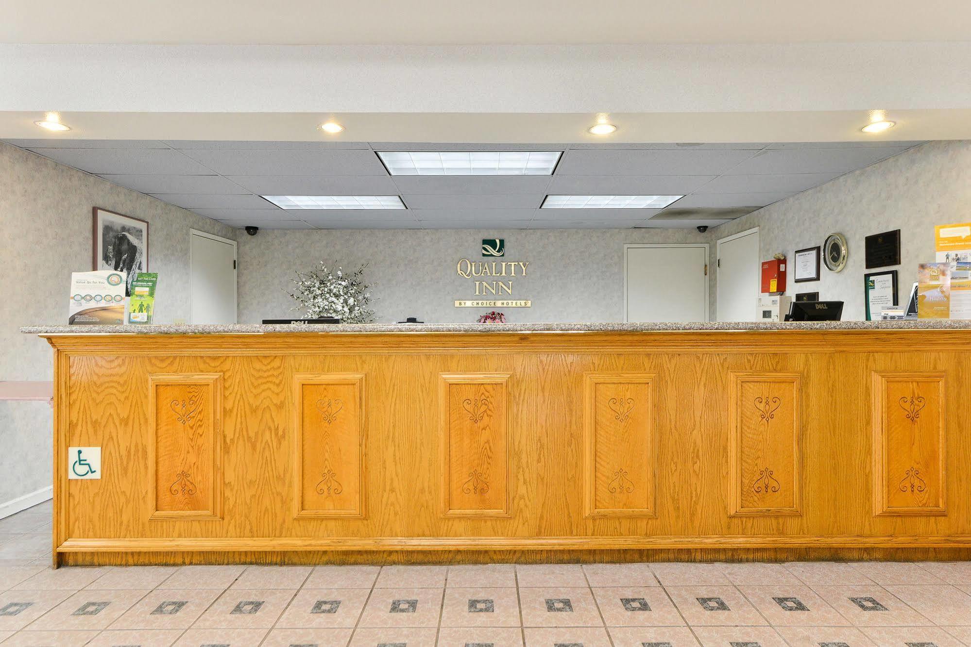 Quality Inn Fresno Near University Bagian luar foto