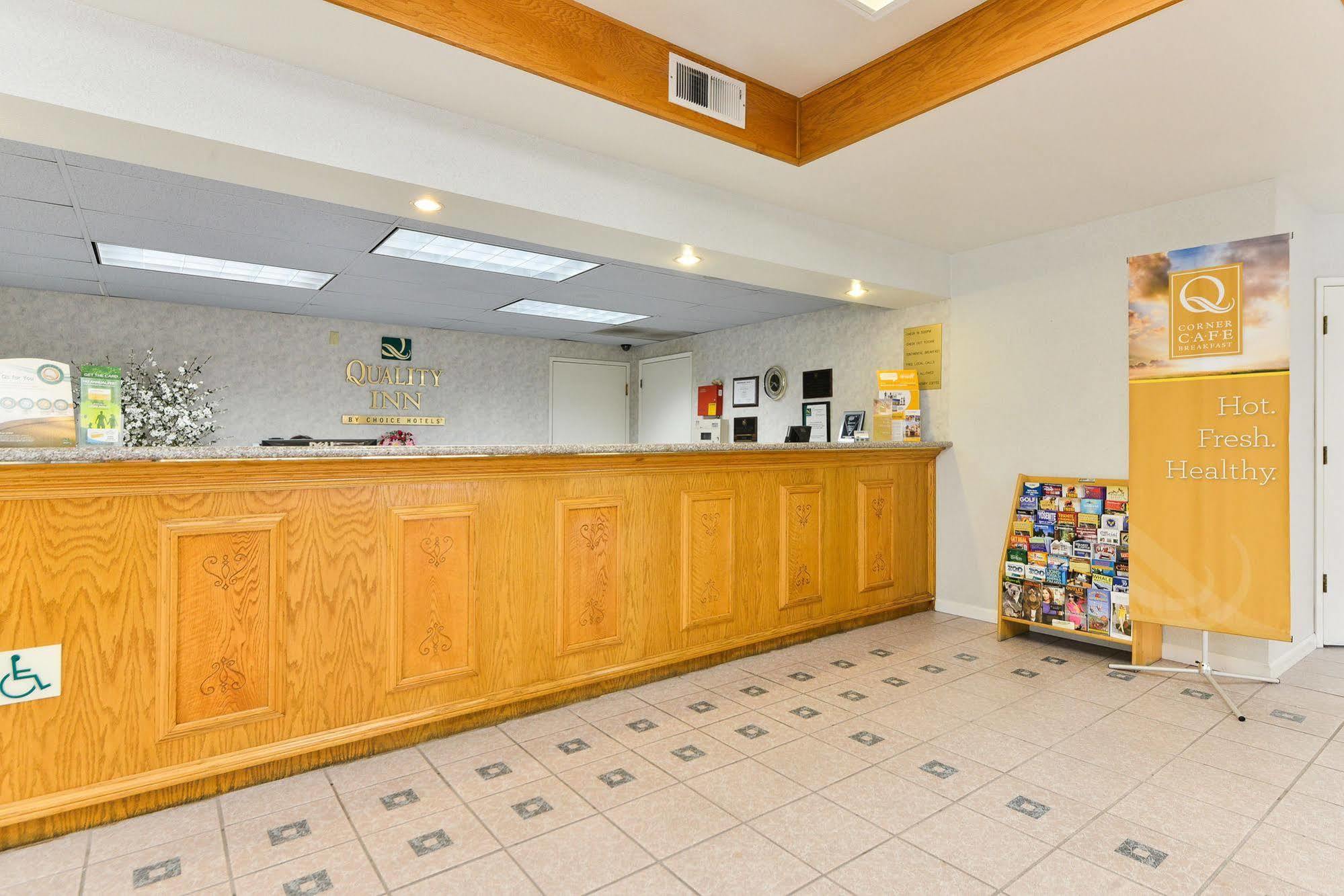 Quality Inn Fresno Near University Bagian luar foto