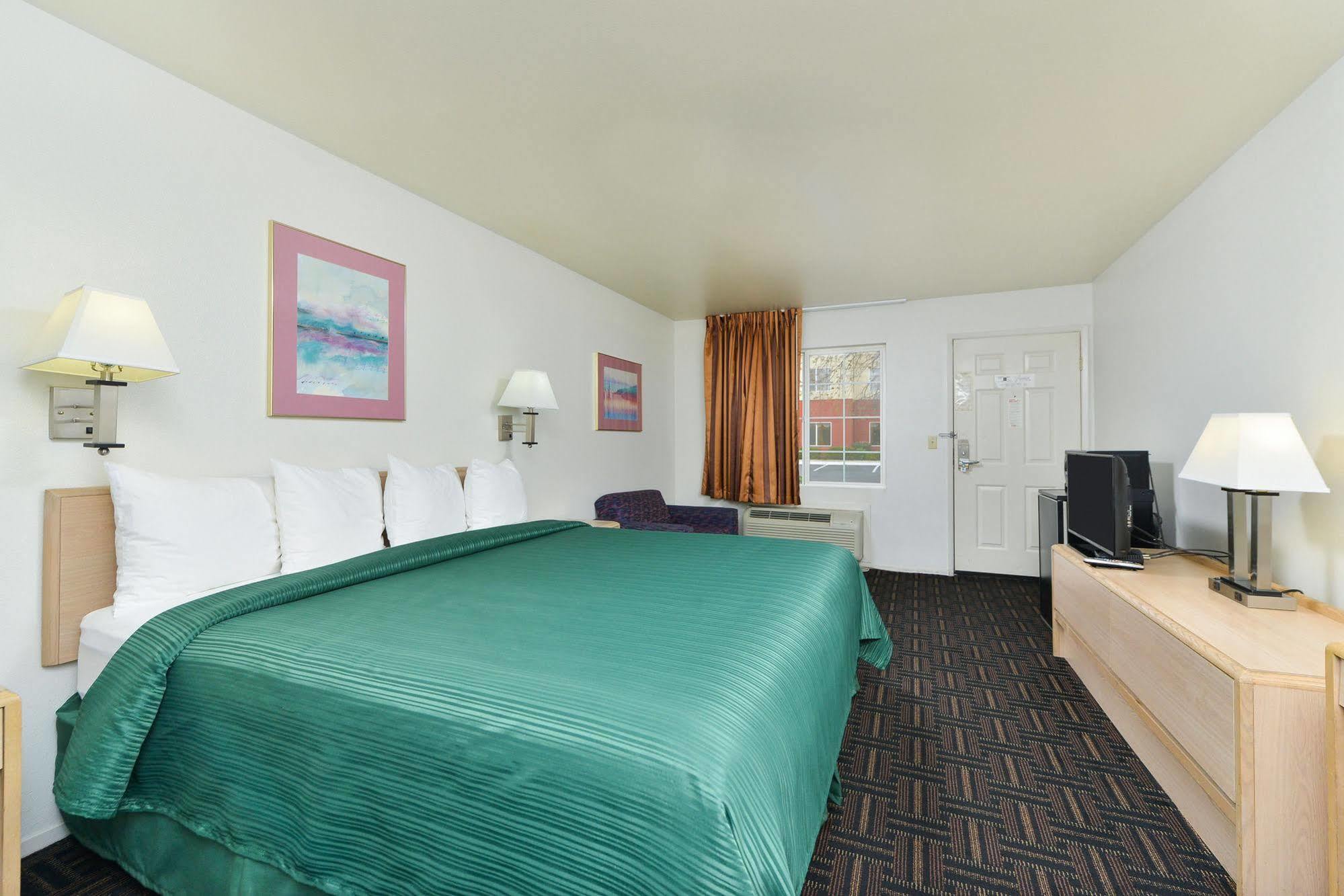 Quality Inn Fresno Near University Bagian luar foto