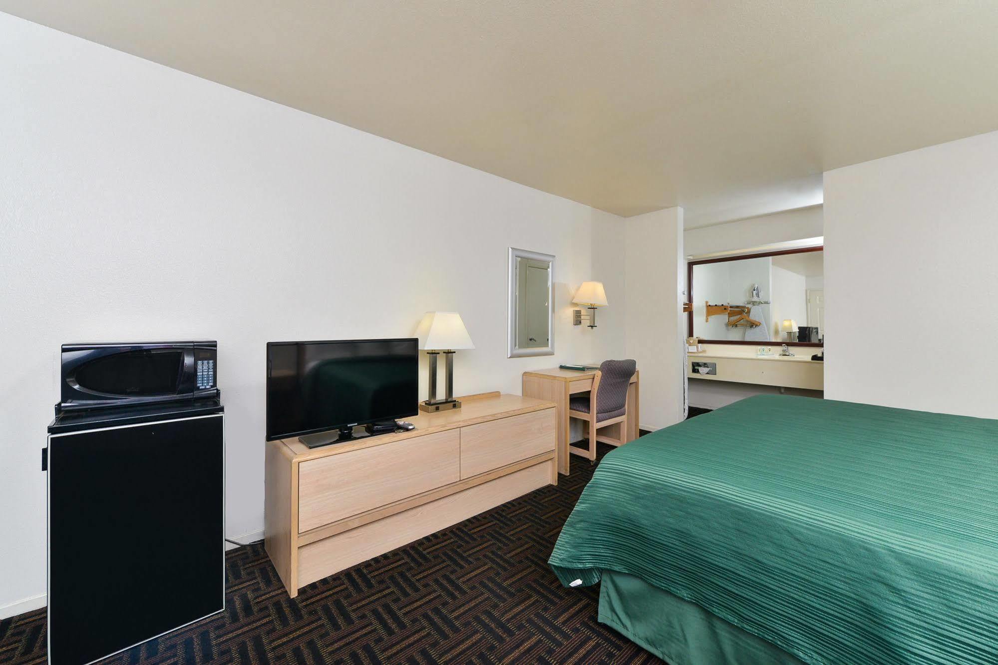 Quality Inn Fresno Near University Bagian luar foto