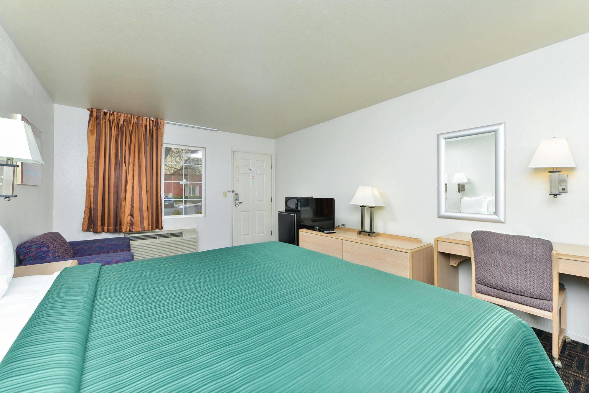 Quality Inn Fresno Near University Bagian luar foto