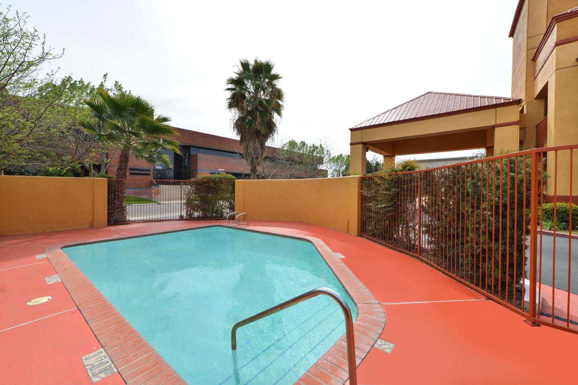 Quality Inn Fresno Near University Bagian luar foto