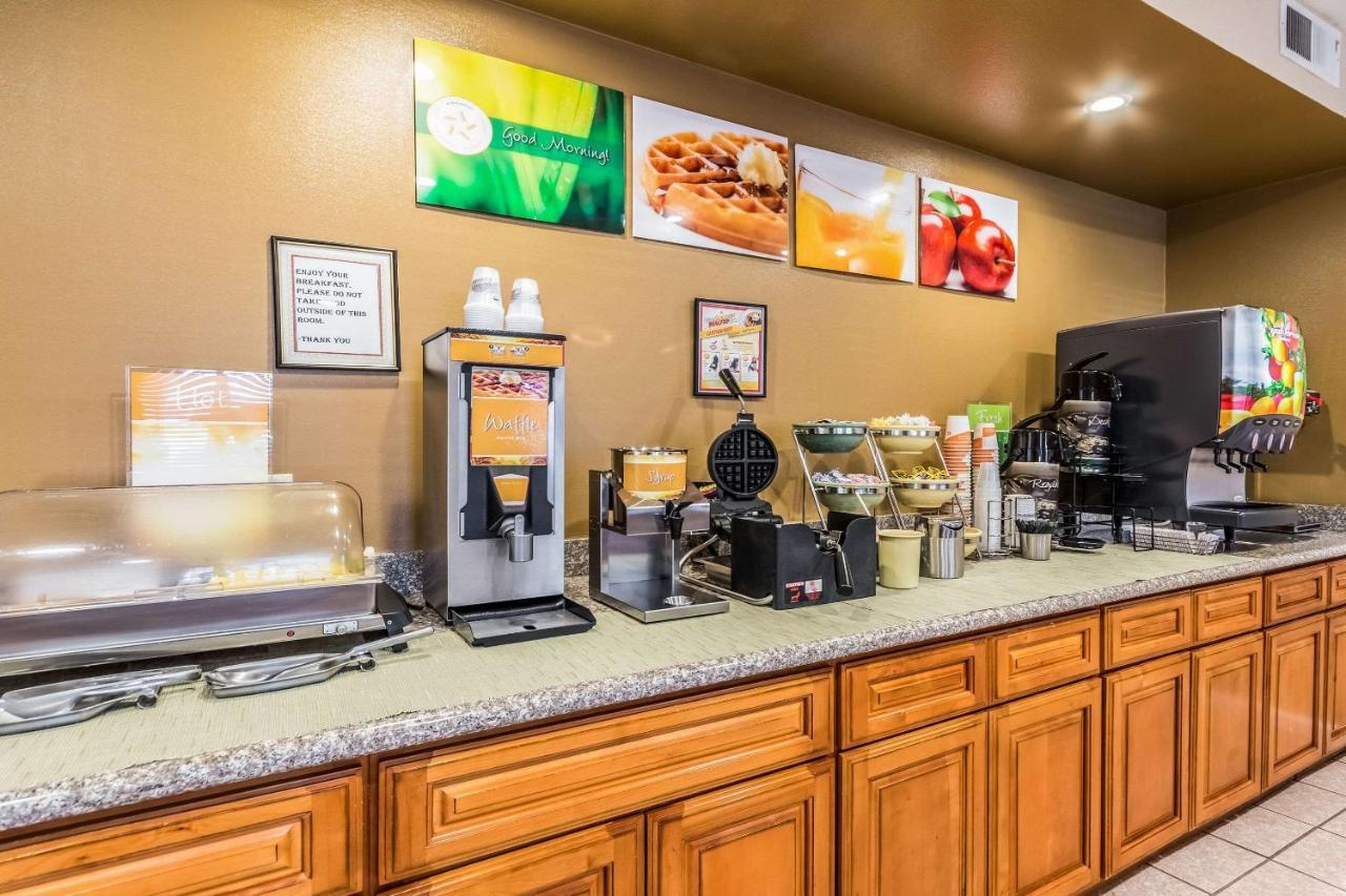 Quality Inn Fresno Near University Bagian luar foto