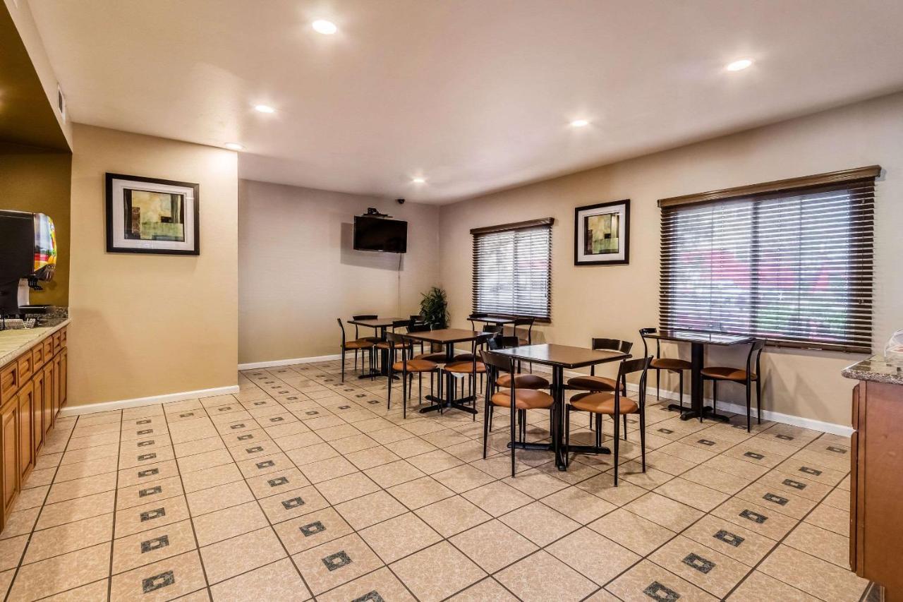Quality Inn Fresno Near University Bagian luar foto