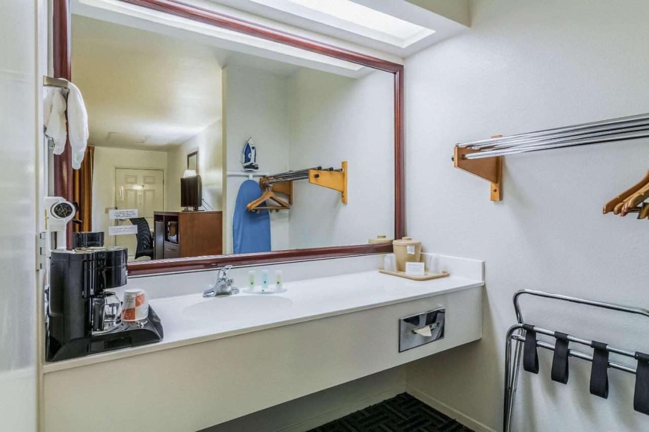 Quality Inn Fresno Near University Bagian luar foto