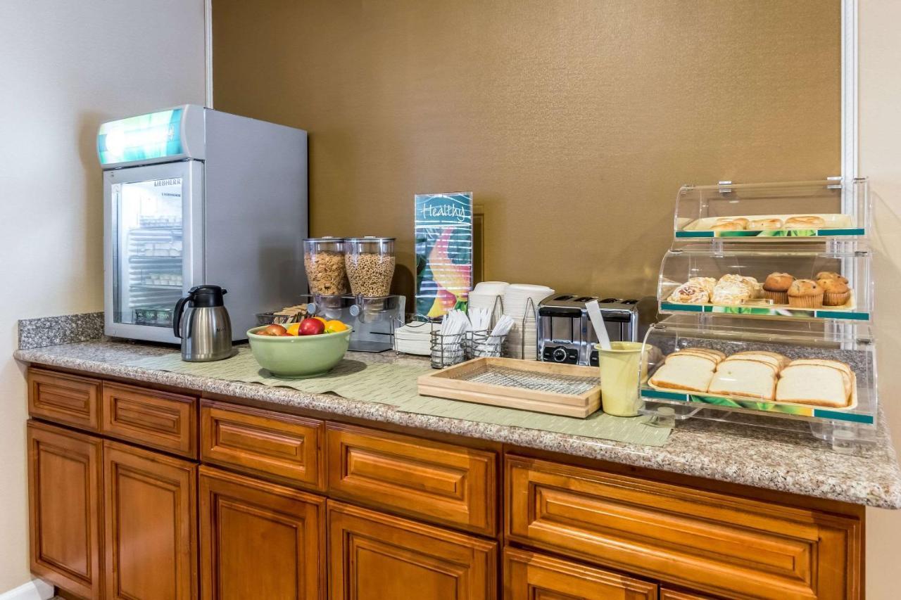 Quality Inn Fresno Near University Bagian luar foto